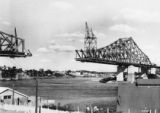 A crane works at one end of the structure, 1939. (Courtesy John Oxley Library negNo. 185055)