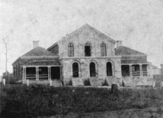 The original Ipswich Courthouse, c. 1860.